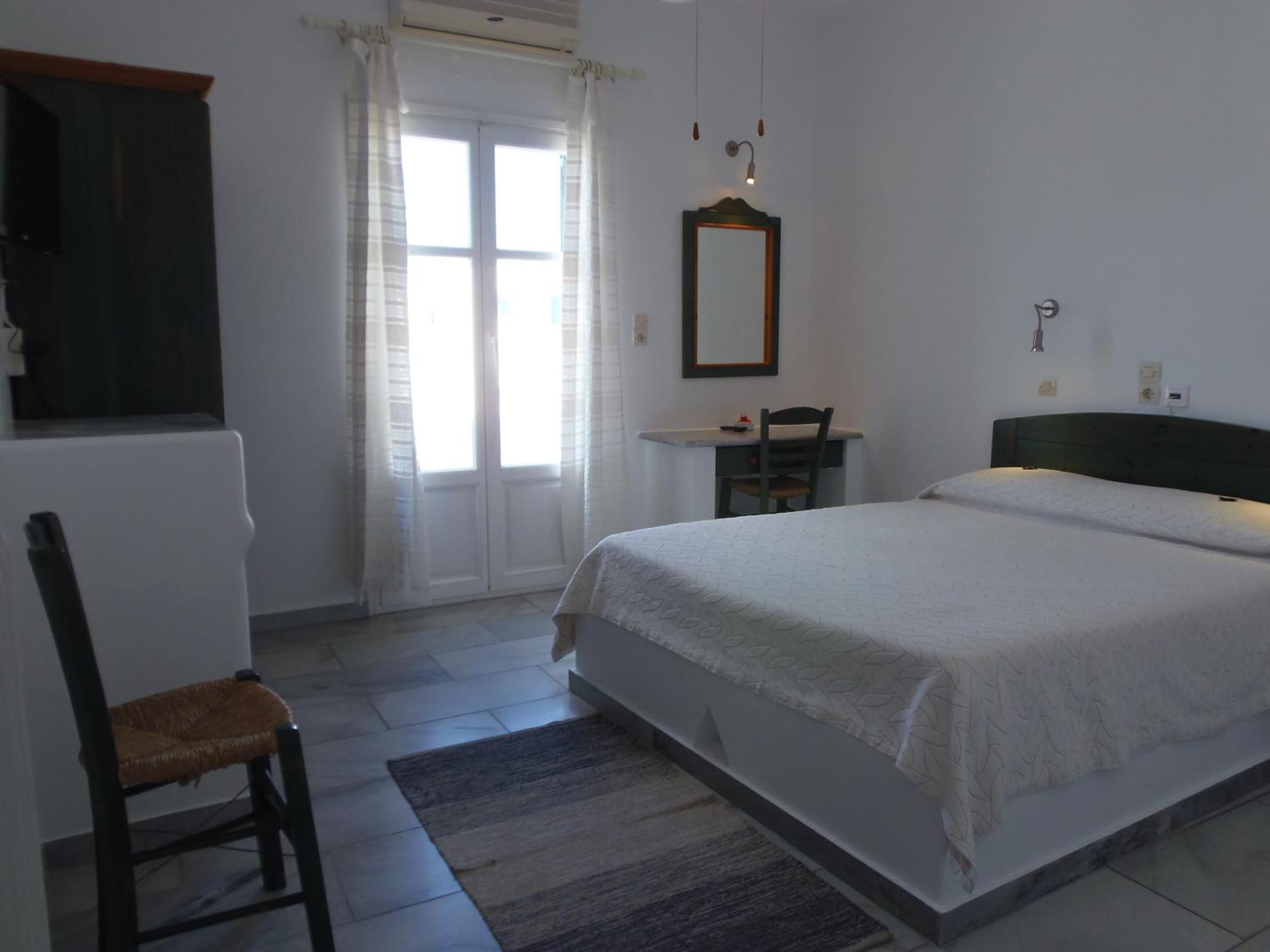 Hotel Manos Naoussa Zimmer foto