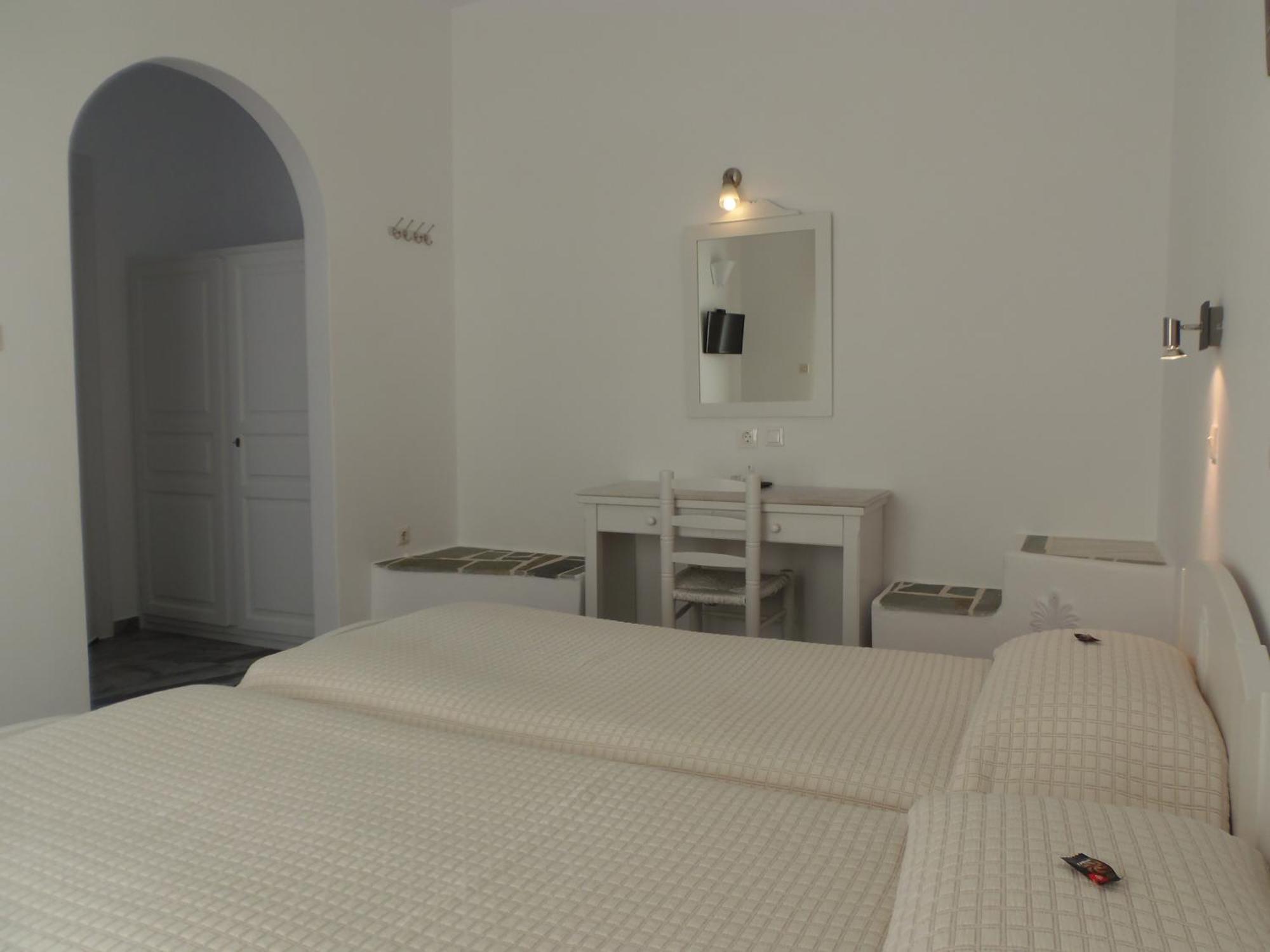 Hotel Manos Naoussa Zimmer foto
